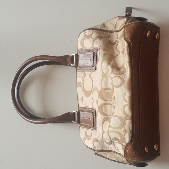 Coach Hamptons Signature Purse - Picture 2 of 12